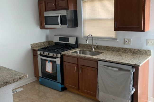 Cocina - 809 E 88th St