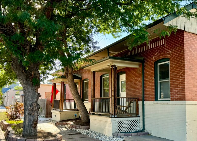 Building Photo - 520 E Dakota Ave