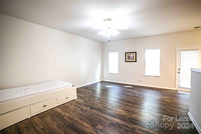 Building Photo - 9307 Grand Valley Dr