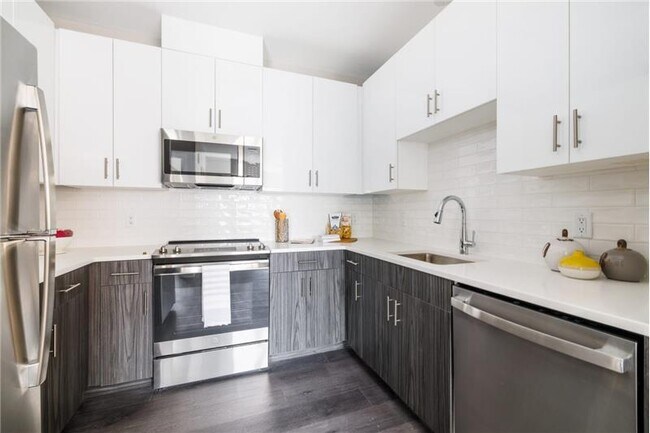 Building Photo - 501 49th St