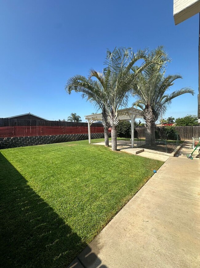 Foto del edificio - Beautifully landscaped 3BR/2BA house in La...