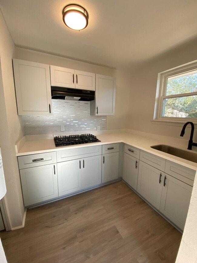 Building Photo - 1BD/1BA in Gated Complex