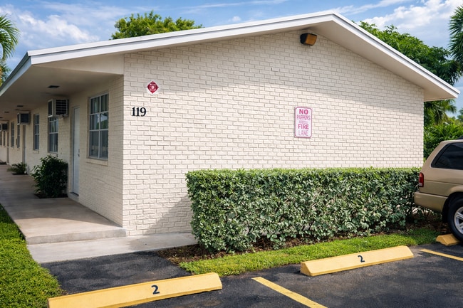 Interior Photo - $995 Deposit w/ approved credit on this Great Neighborhood and Location - WASHER and DRYER IN UNIT!