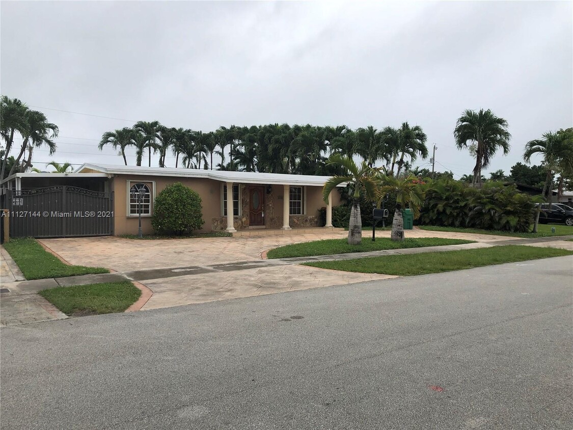 Primary Photo - 10925 SW 52nd Dr