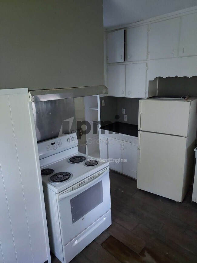 Foto del edificio - 250 N College St