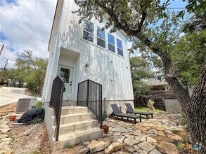 Building Photo - 1200 Willow Dr