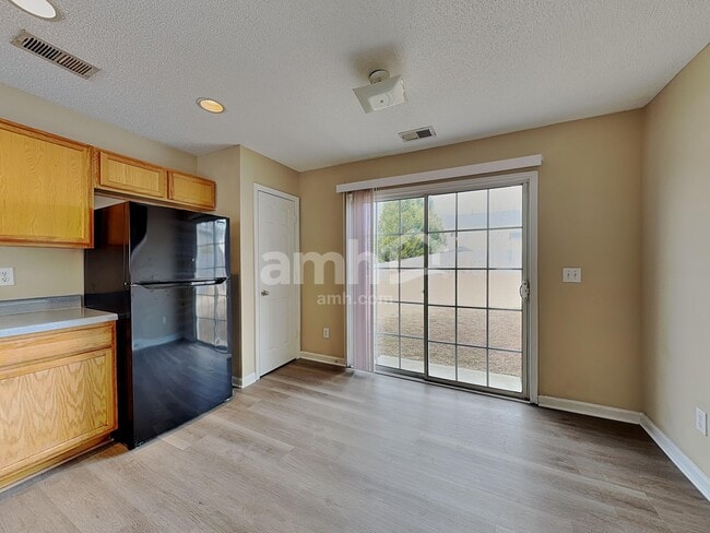 Building Photo - 6021 Ladish Ln