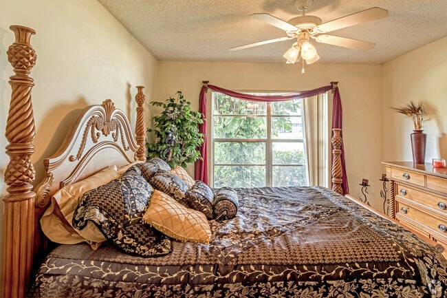 The Dolphin - Clipper Cove Apartments