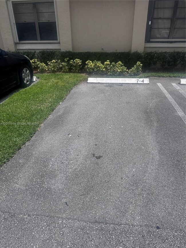 Foto del edificio - 6532 NW 170th Terrace