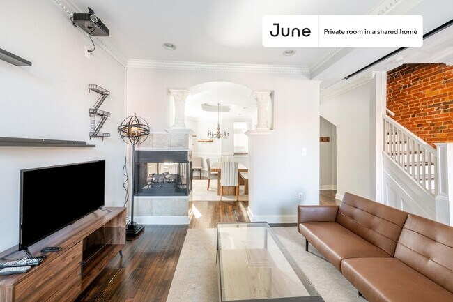 Building Photo - Private bedroom in 4 bed/3.5 bath Home