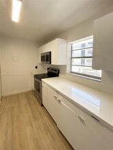Building Photo - 888 NE 132nd St