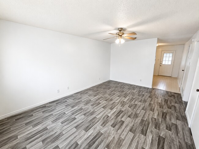 Foto del edificio - 4805 Cedarhill Cir