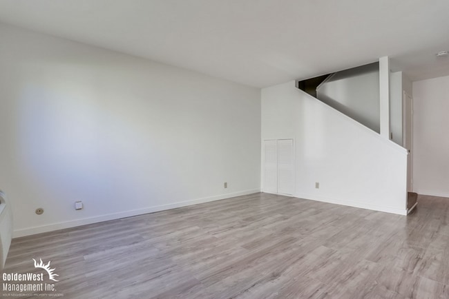 Building Photo - Charming 2Bdm 1Ba Home with Modern Upgrade...