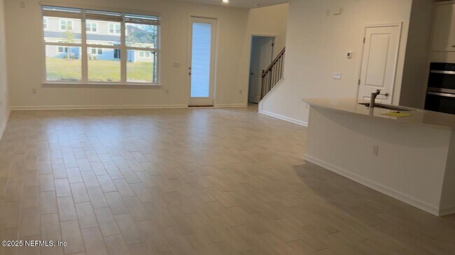 Foto del edificio - 213 Silver Myrtle Ct