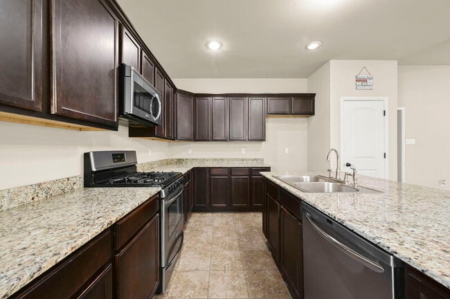 Building Photo - 37184 Sills Dr