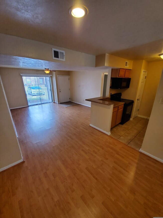 Foto del edificio - College Station - 2 bedroom /2 bath / down...