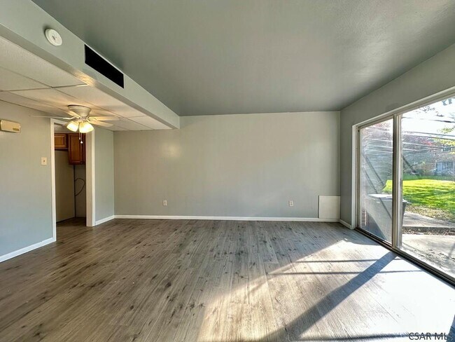 Foto del edificio - 1030 Tener St