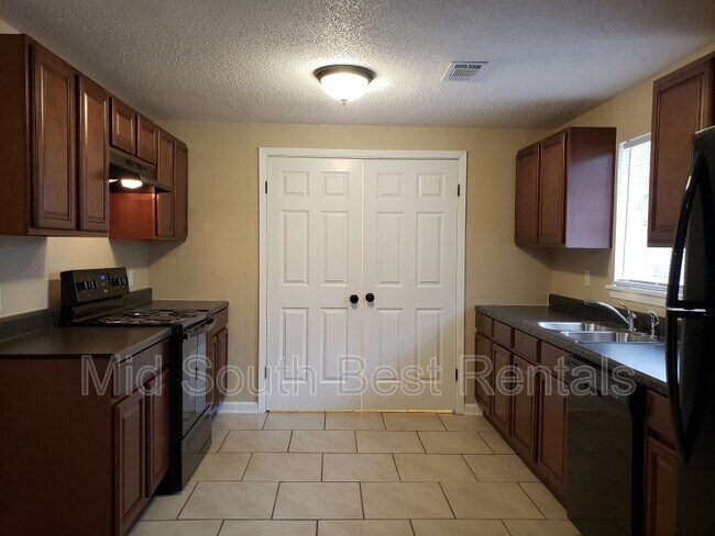 Building Photo - 3817 Weldon Ave