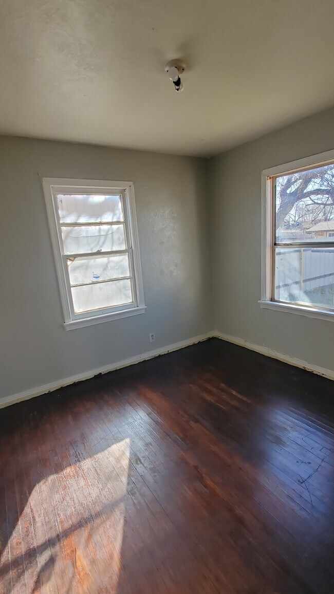 Building Photo - 1607 N Highland St