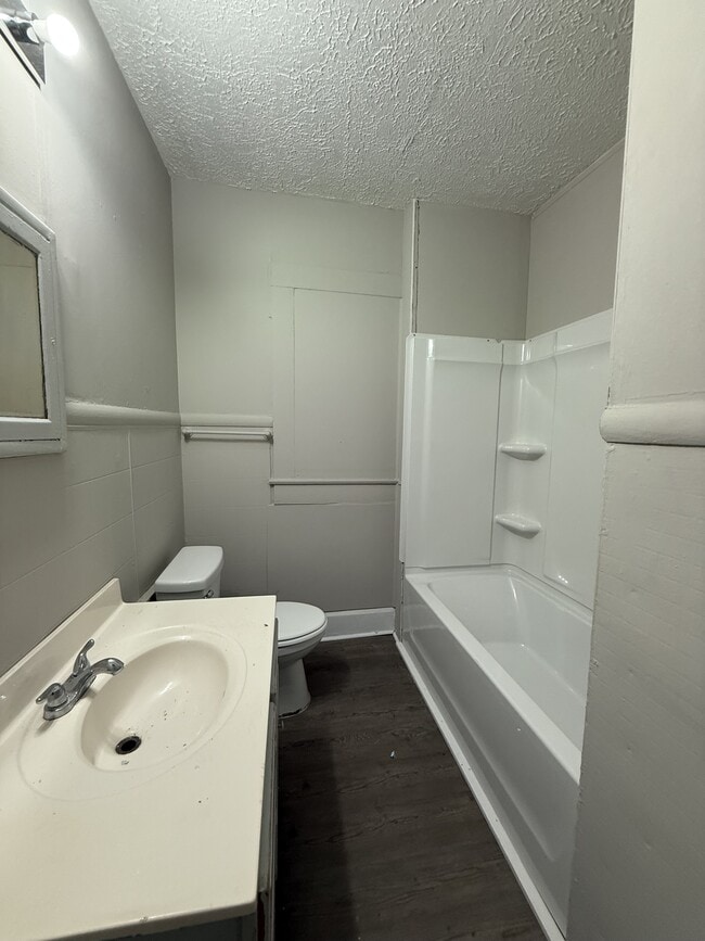 Building Photo - 3116 Steiner Ave SW