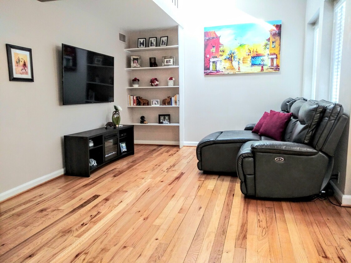 Foto principal - 3880 Porter St NW