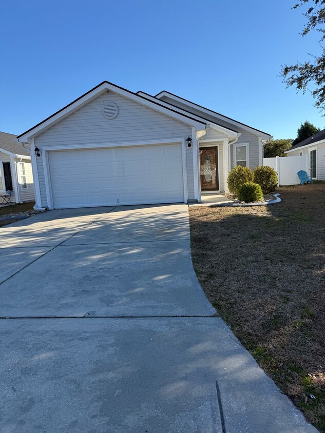 Primary Photo - Lovely 3 bedroom 2 bath home located in th...