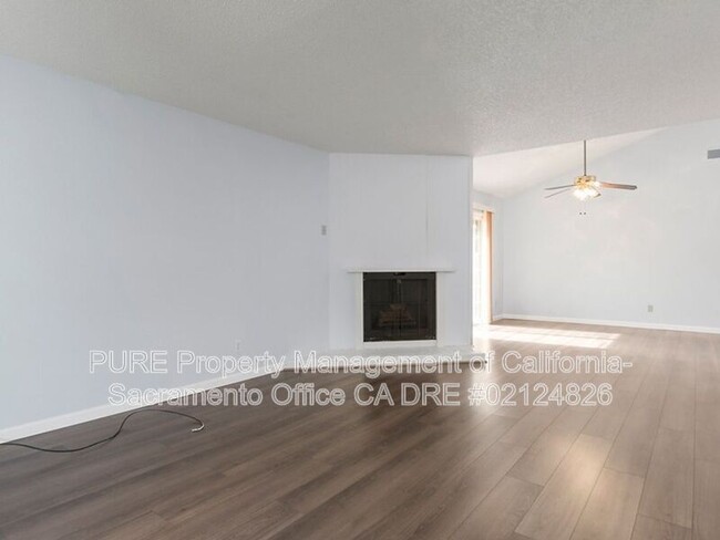 Building Photo - 5045 Sparrow Ct.
