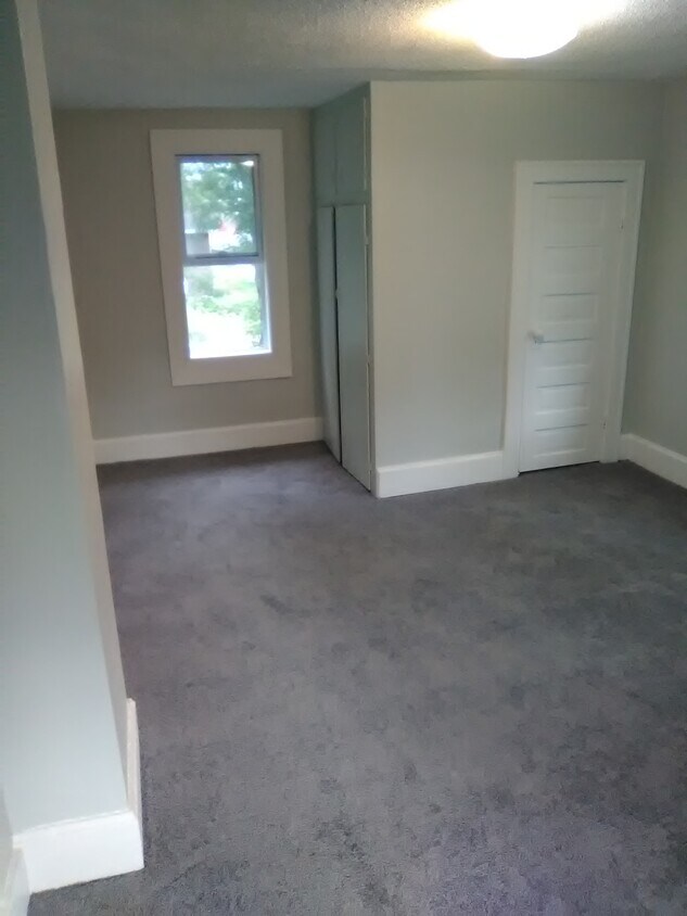 Foto principal - 913 10th Ave S