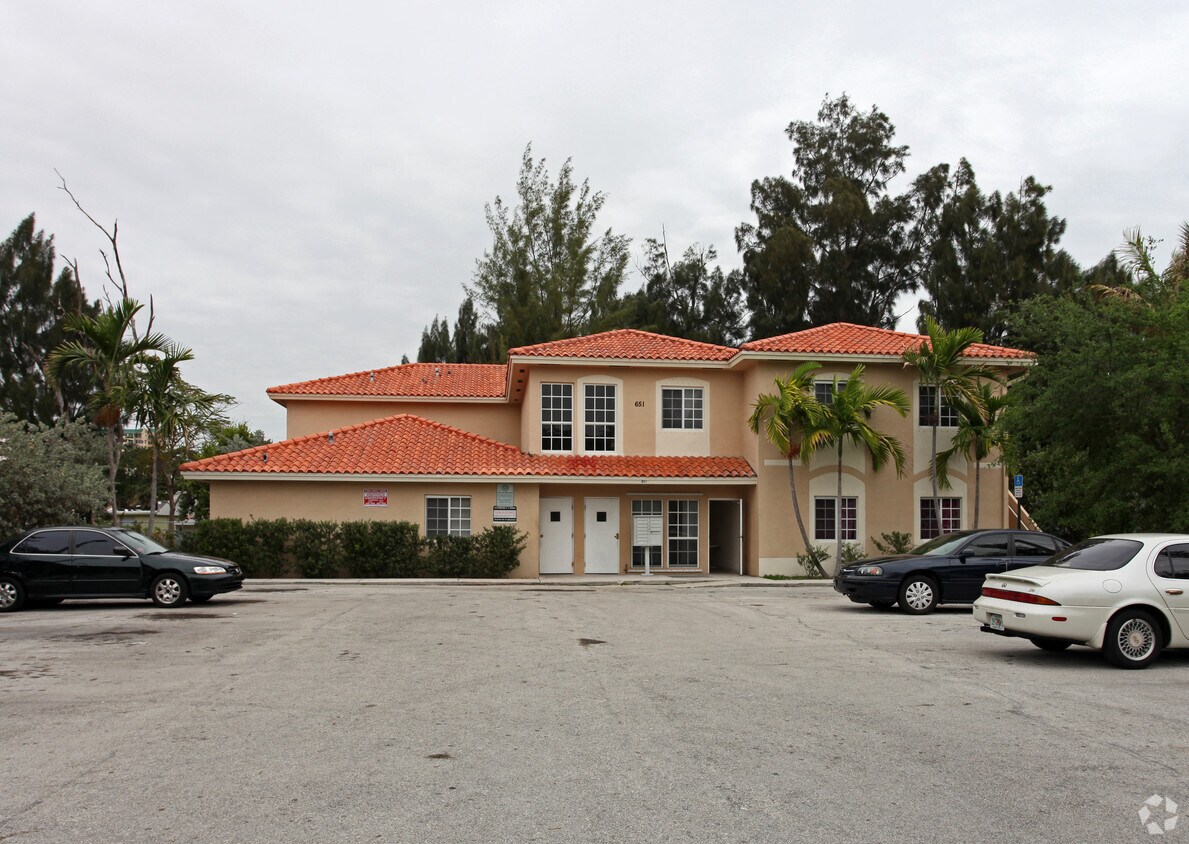 Primary Photo - 651 SW 9th St