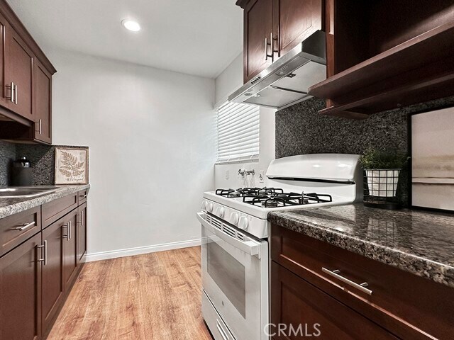 Foto del edificio - 1144 Stanley Ave
