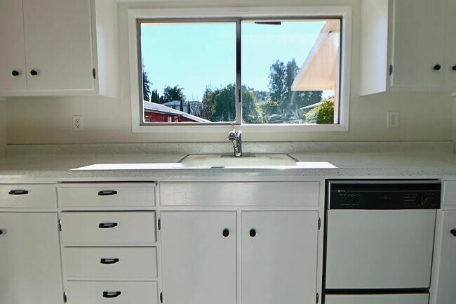 Foto del edificio - 129 Oakes Blvd