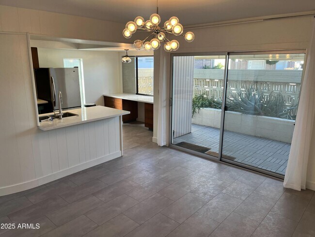 Foto del edificio - 3713 E Glenrosa Ave