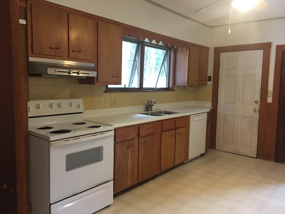 Kitchen - 1 Brightside Ave