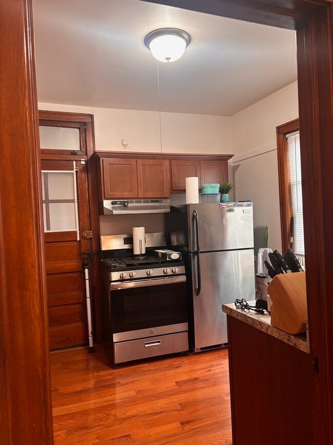 Foto del edificio - 6832 W Medill Ave