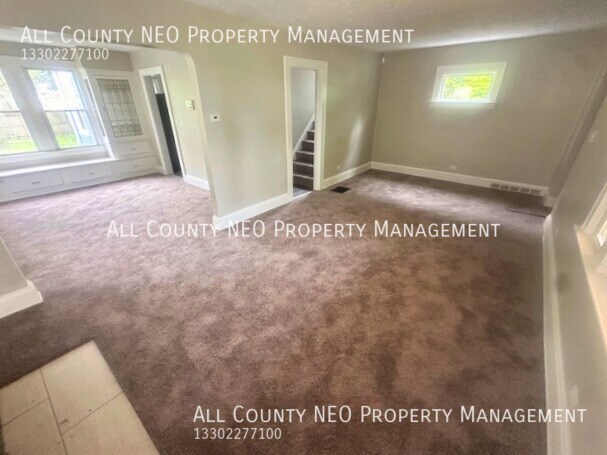 Foto del edificio - Charming Garfield Heights Home: 3 Beds, Up...