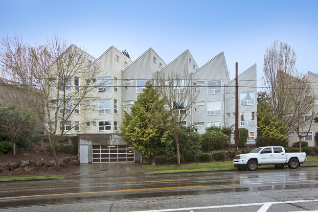 Foto del edificio - 3630 22nd Ave W