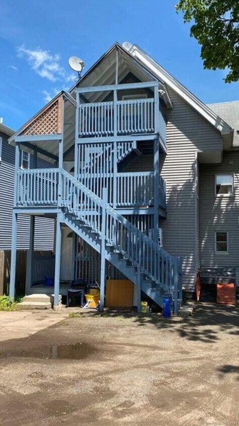 Primary Photo - 380 Blatchley Ave