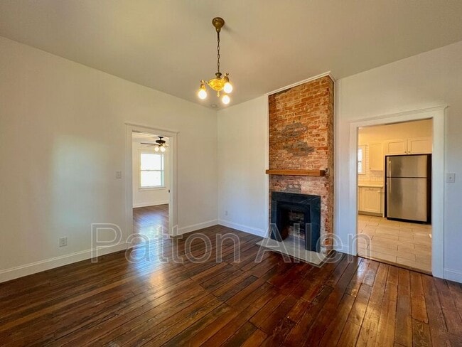 Building Photo - 125 Burton St