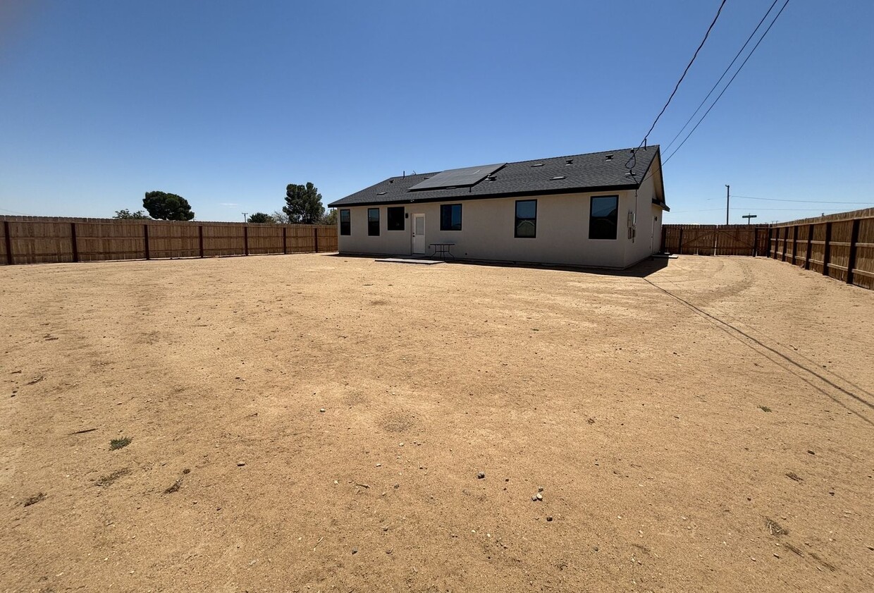 Building Photo - 8109 Underwood Ave