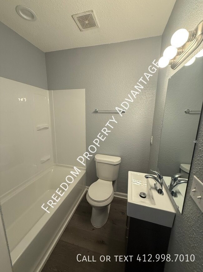 Foto del edificio - 7818 Formosa Way