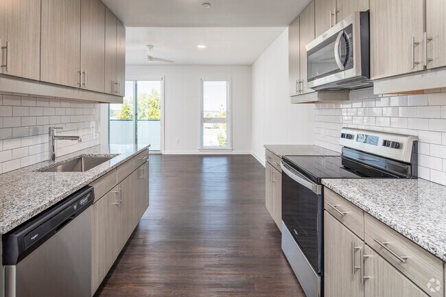 Interior Photo - Lakeview Green