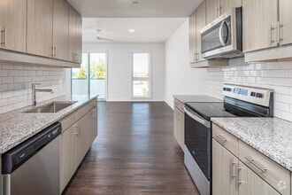 Interior Photo - Lakeview Green