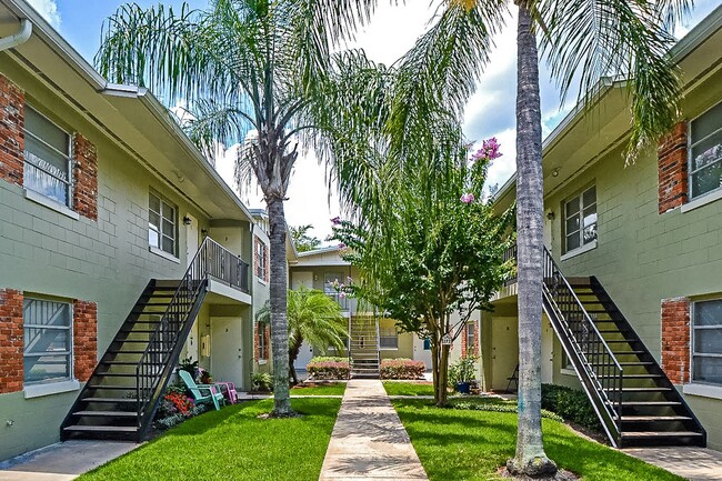Building Photo - McLean Fairway 3036B