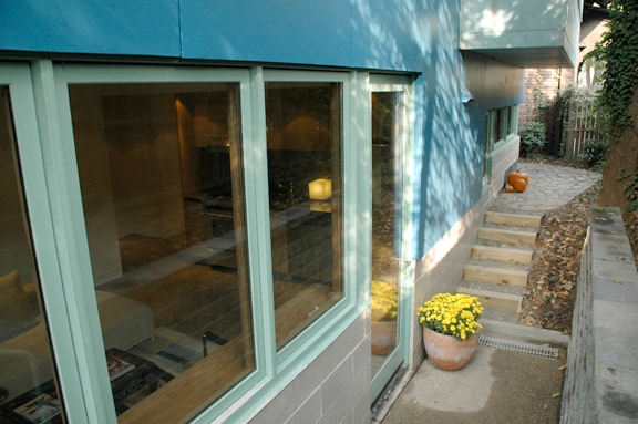 Garden Entry - 928 S Aiken Ave Apartments