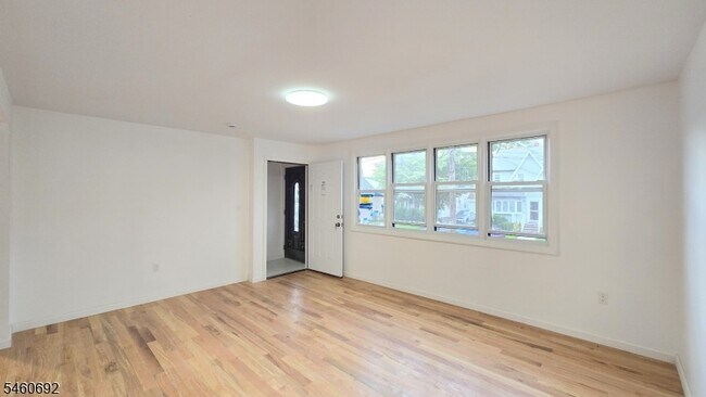 Foto del edificio - 76 Baldwin Pl