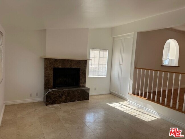 Foto del edificio - 5368 Crebs Ave