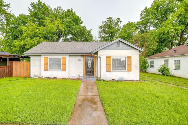 Building Photo - Country Town Living-  2 Bed, 1 Bath Home- ...