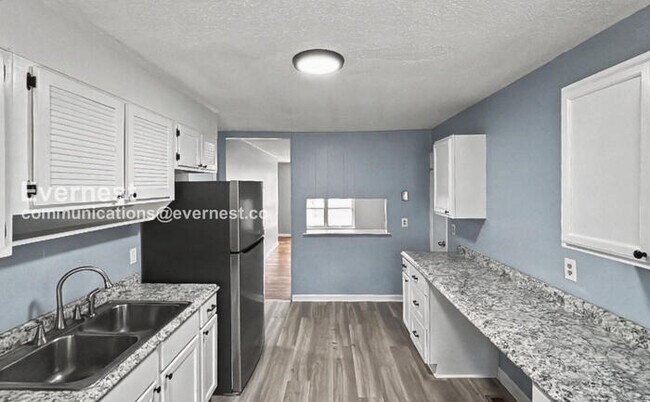 Building Photo - 18 Inglenook Dr