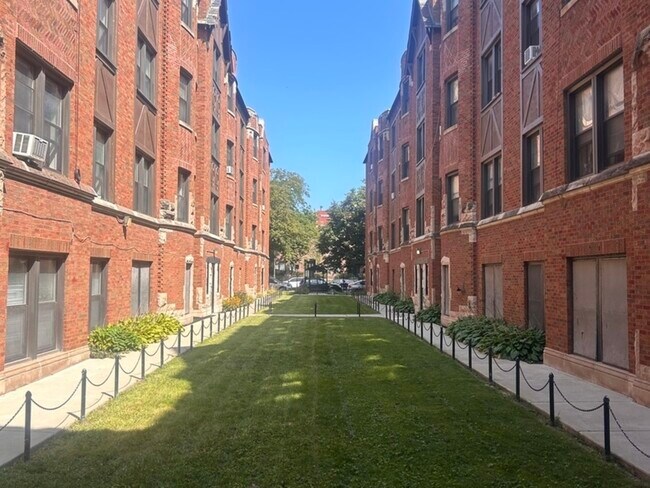 Foto del edificio - 5244.5 S Drexel Ave