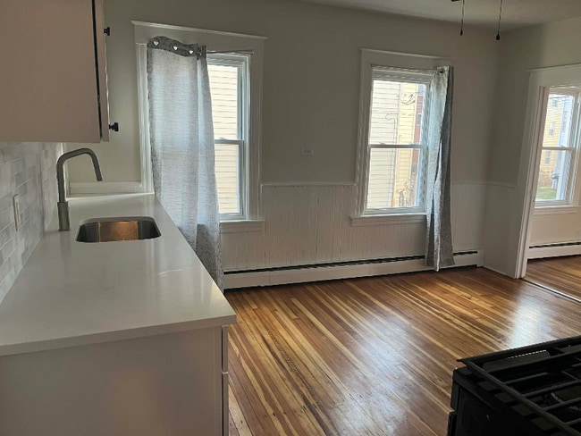 Building Photo - 45 Clinton St